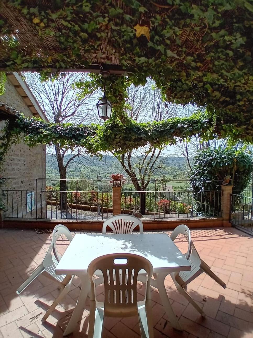 Casa Serafina Trilocale Con Arredi D'Arte E Parcheggio Privato 오르비에토 외부 사진